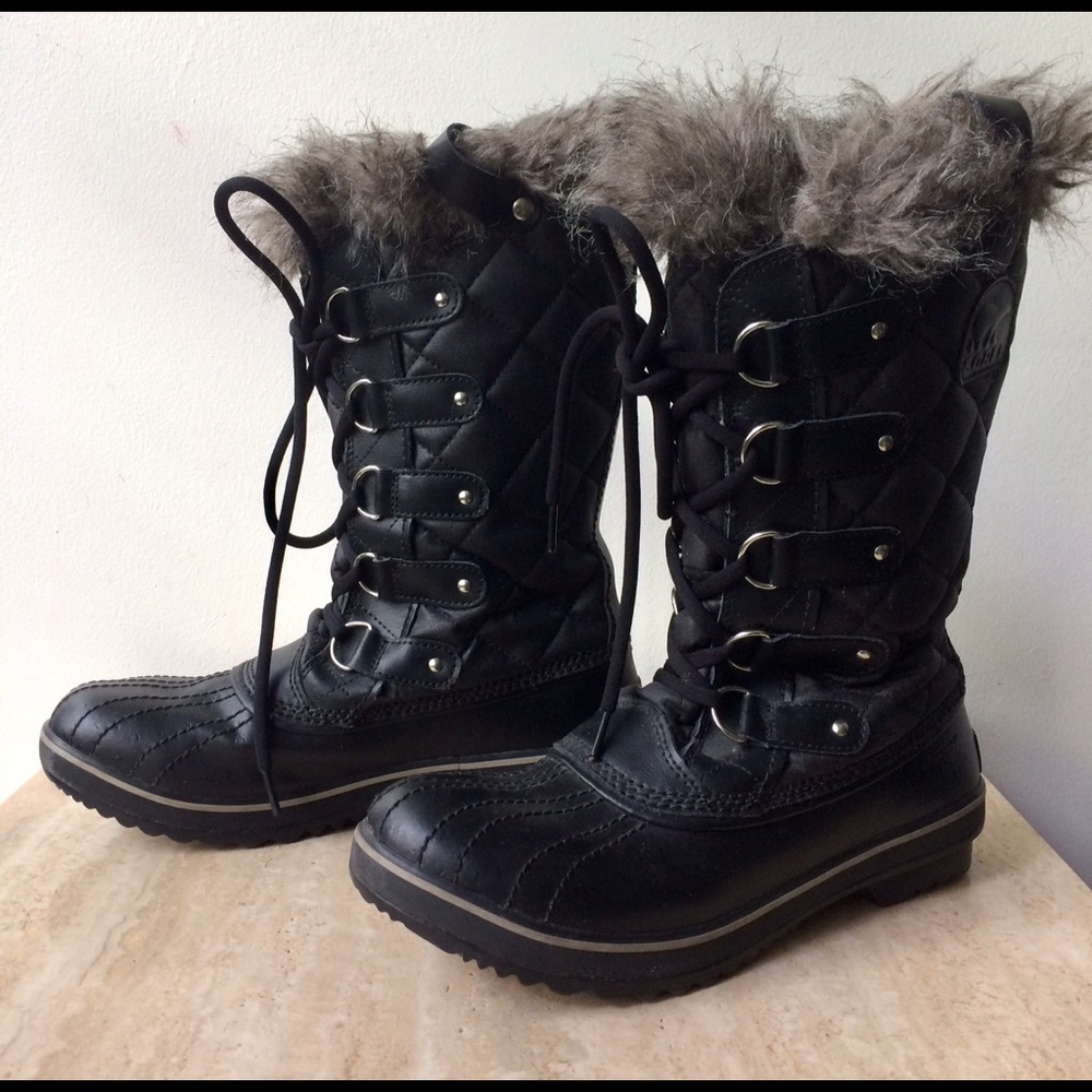 Sorel Women's Tofino Black Quilted waterproof boots Size 9.5